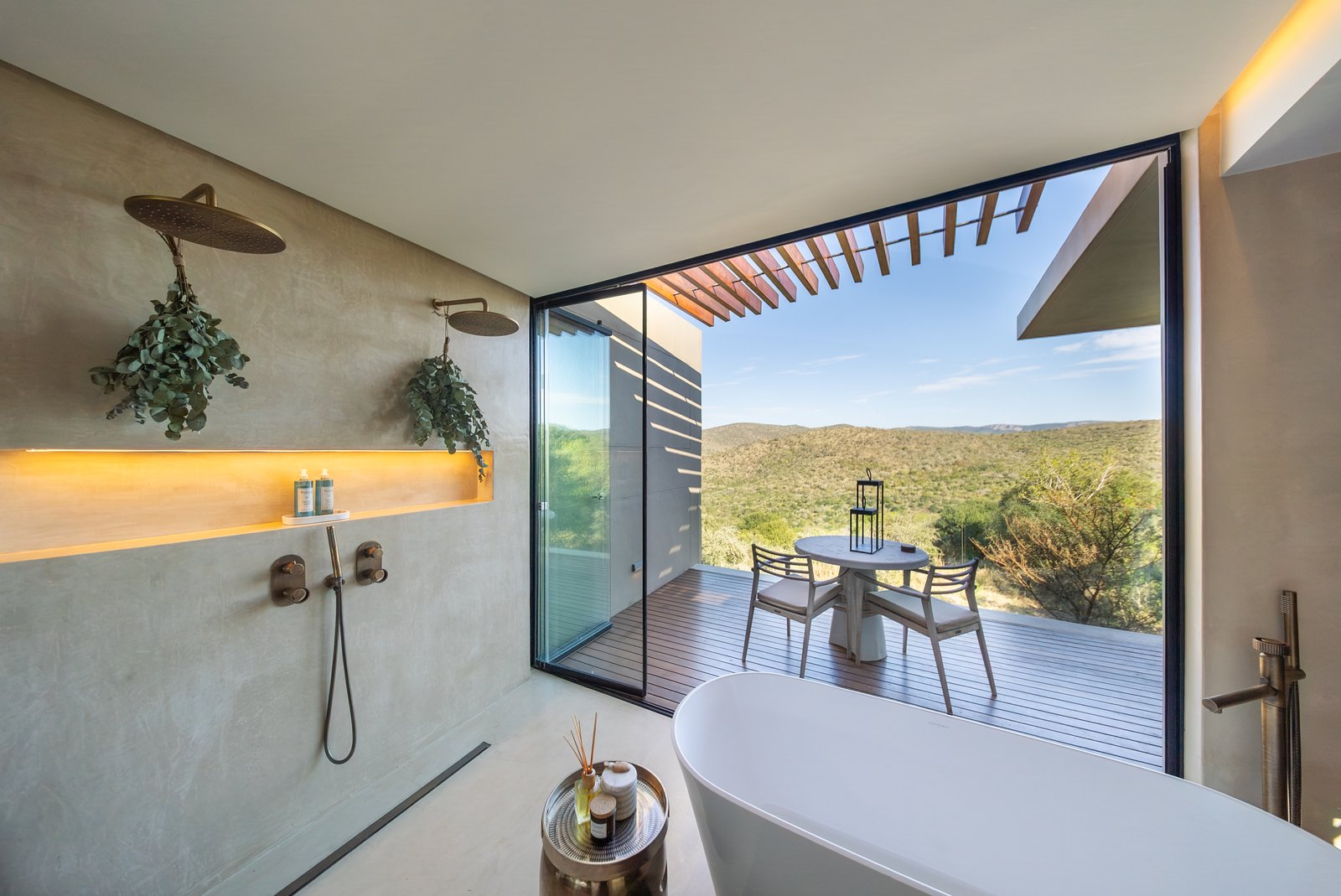 Outdoor shower and bath terrace above the reserve